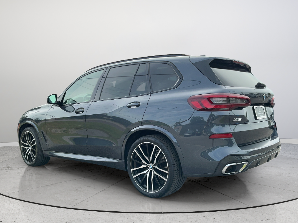 Used 2022 Gray BMW sDrive40i image 5
