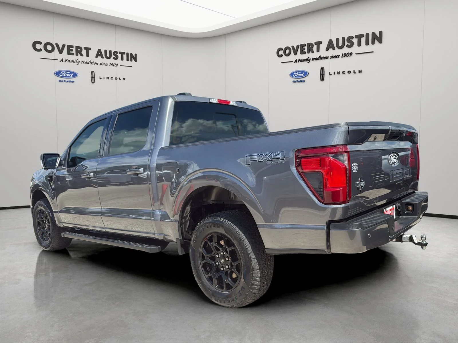 Used 2024 Gray Ford XLT image 3