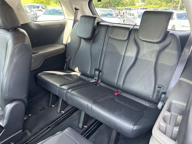 Used 2025 Red Kia LXS image 20
