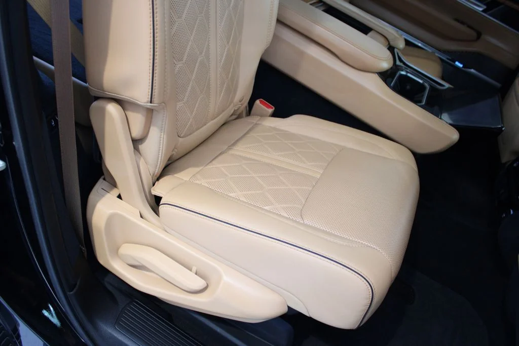 Used 2024 Black Jeep Series III image 26