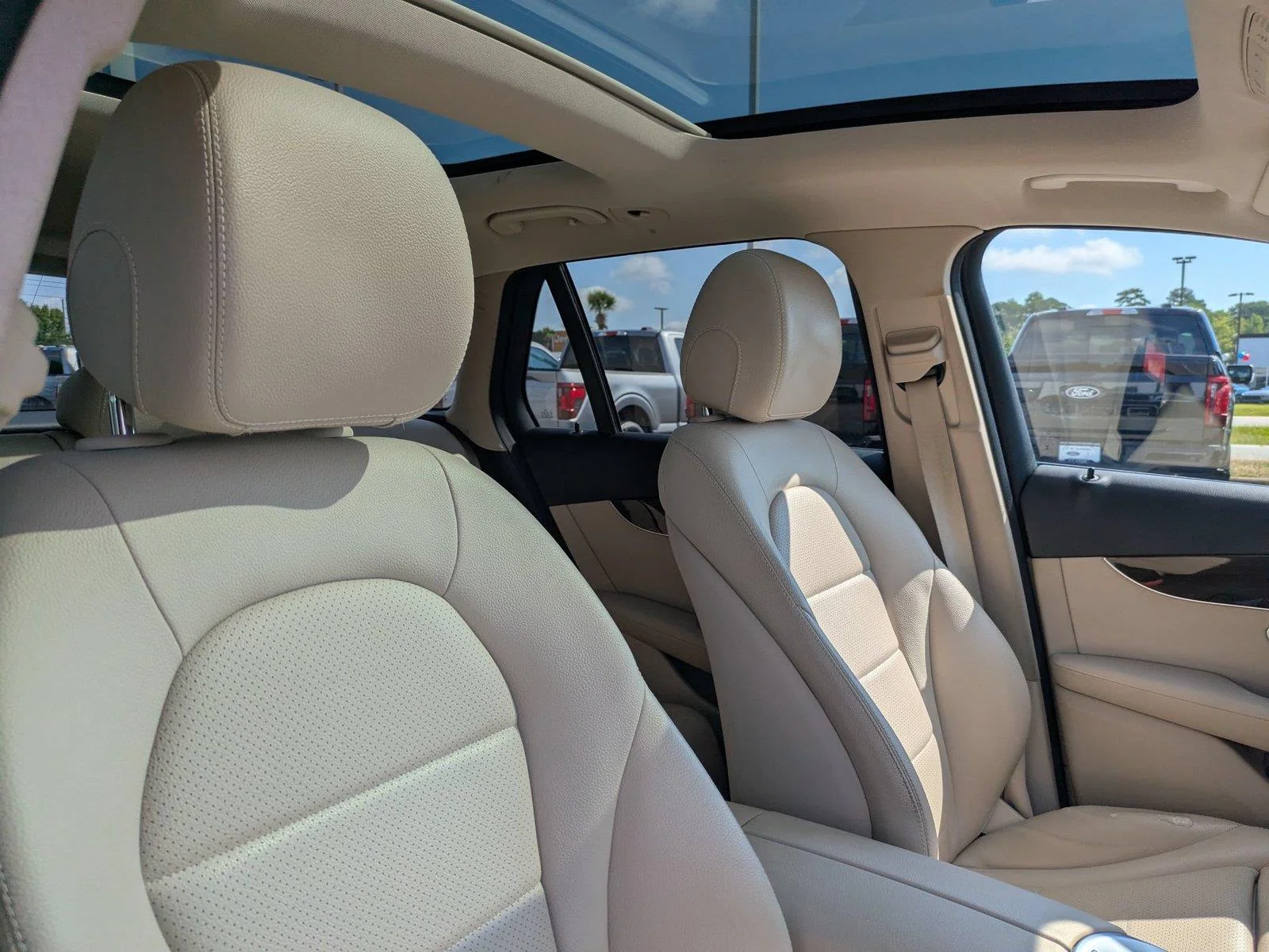 Used 2016 Lunar Blue Metallic Mercedes-Benz GLC 300 image 35