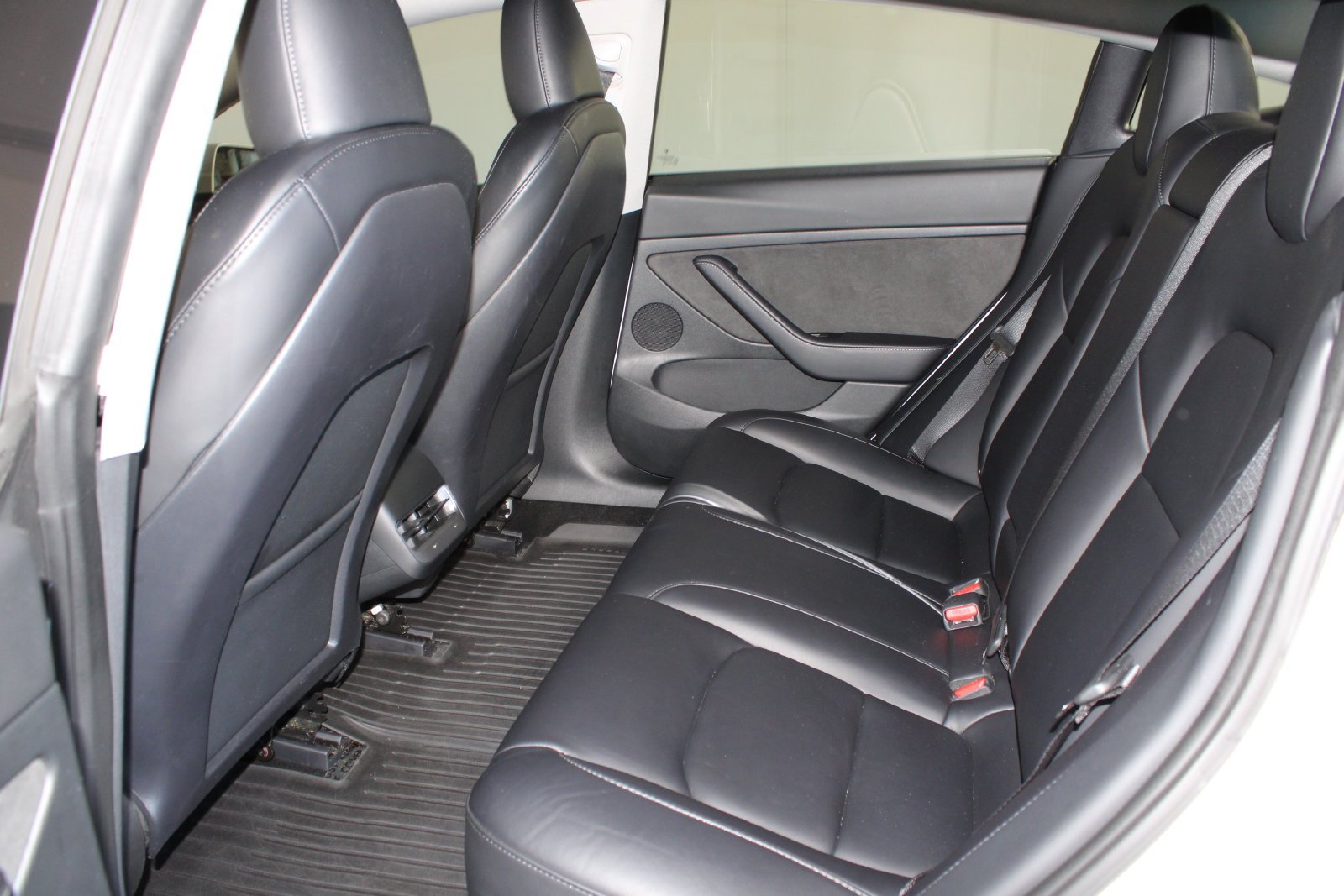 Used 2023 White Tesla Base image 5