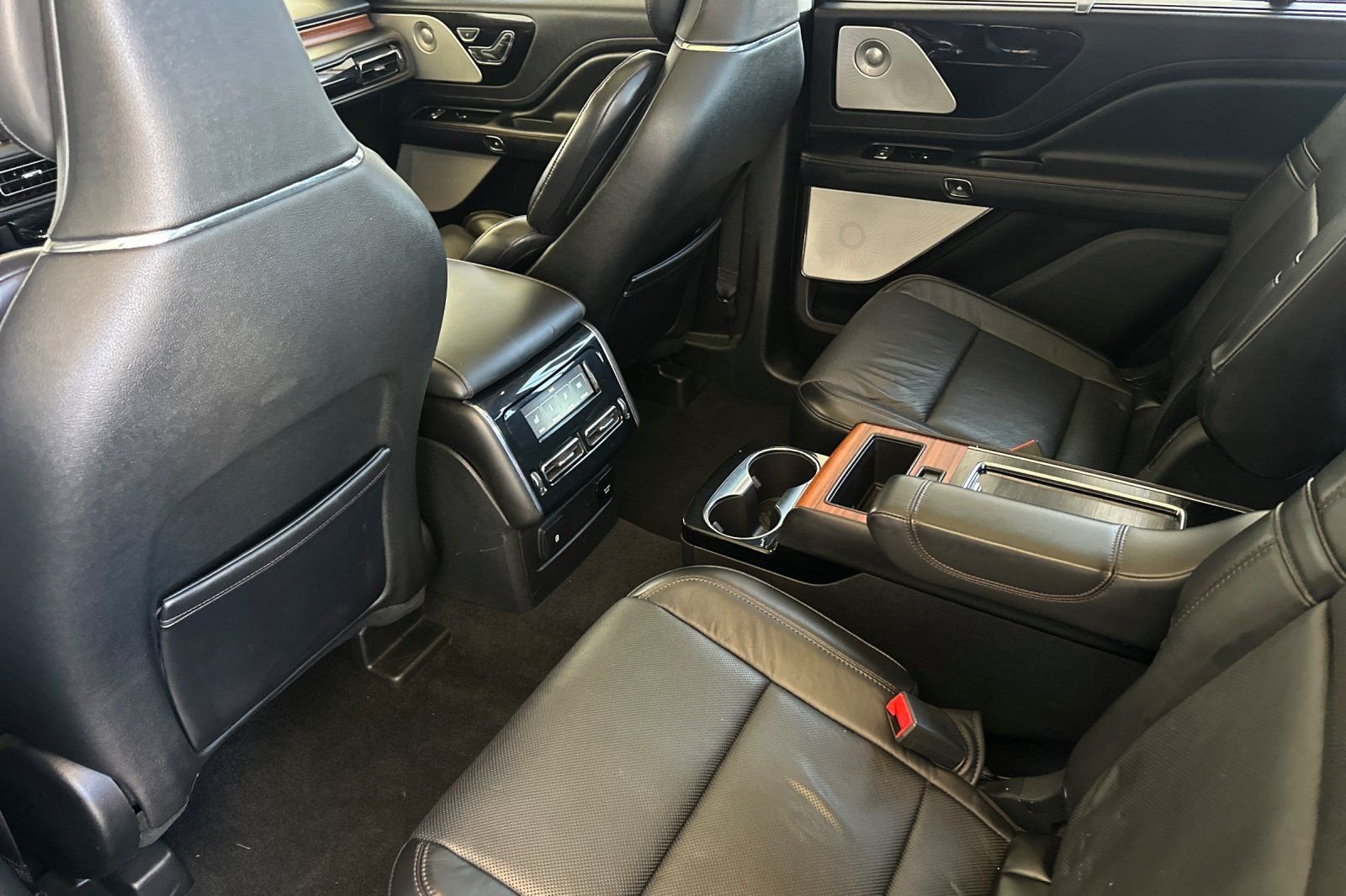 Used 2020 Black Lincoln Reserve image 12