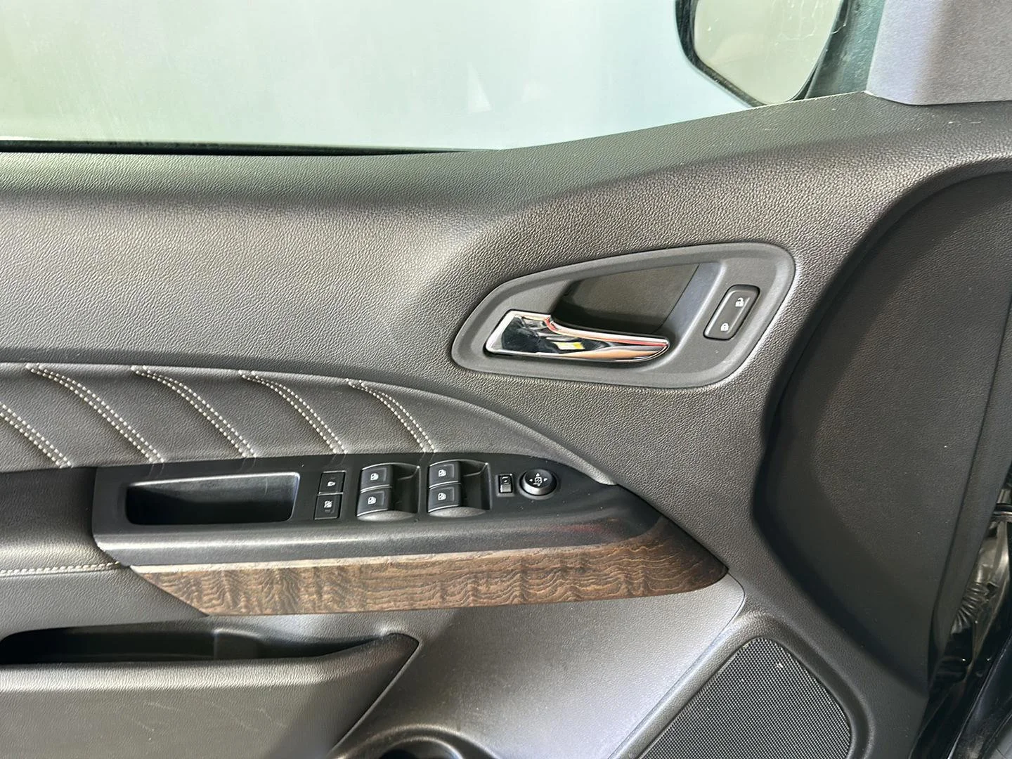 Used 2022 Onyx Black GMC 4WD Denali image 10