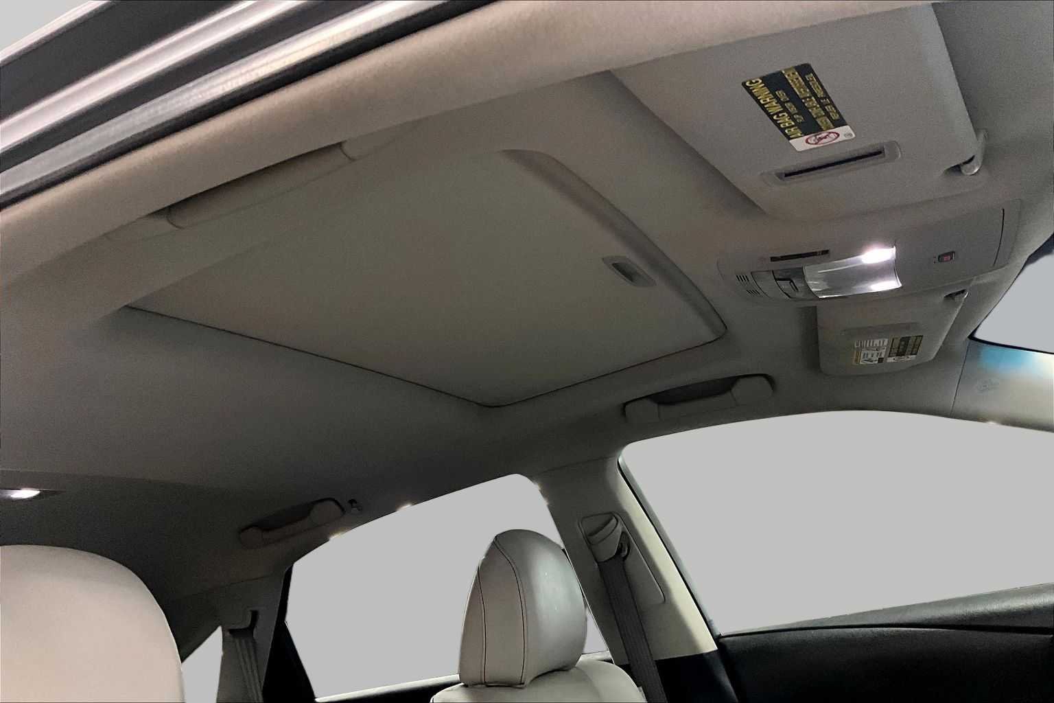 Used 2014 Nebula Gray Pearl Lexus  image 14