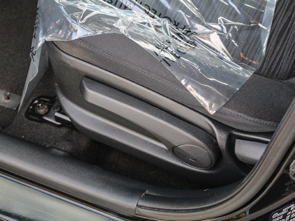 Used 2016 Black Hyundai SE image 23