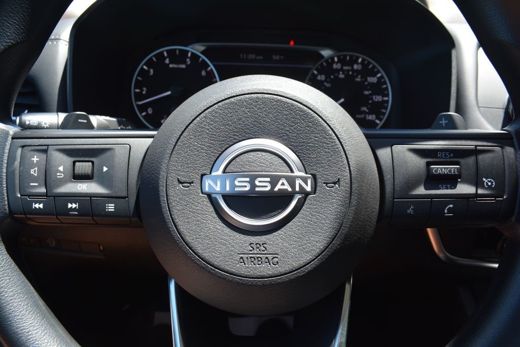 Used 2023 Blue Nissan S image 11