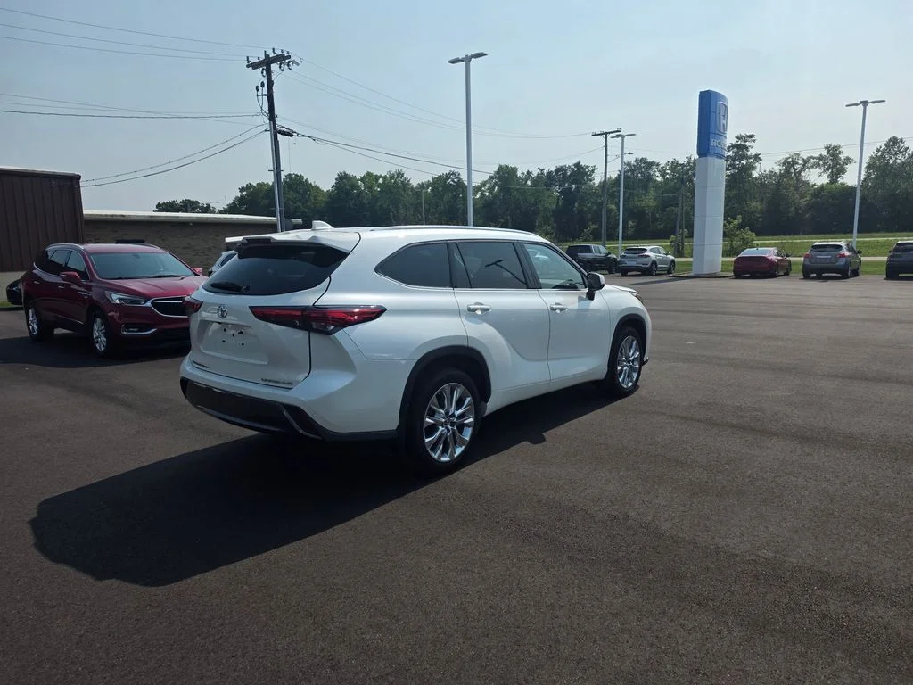 Used 2021 Blizzard Pearl Toyota Limited image 3