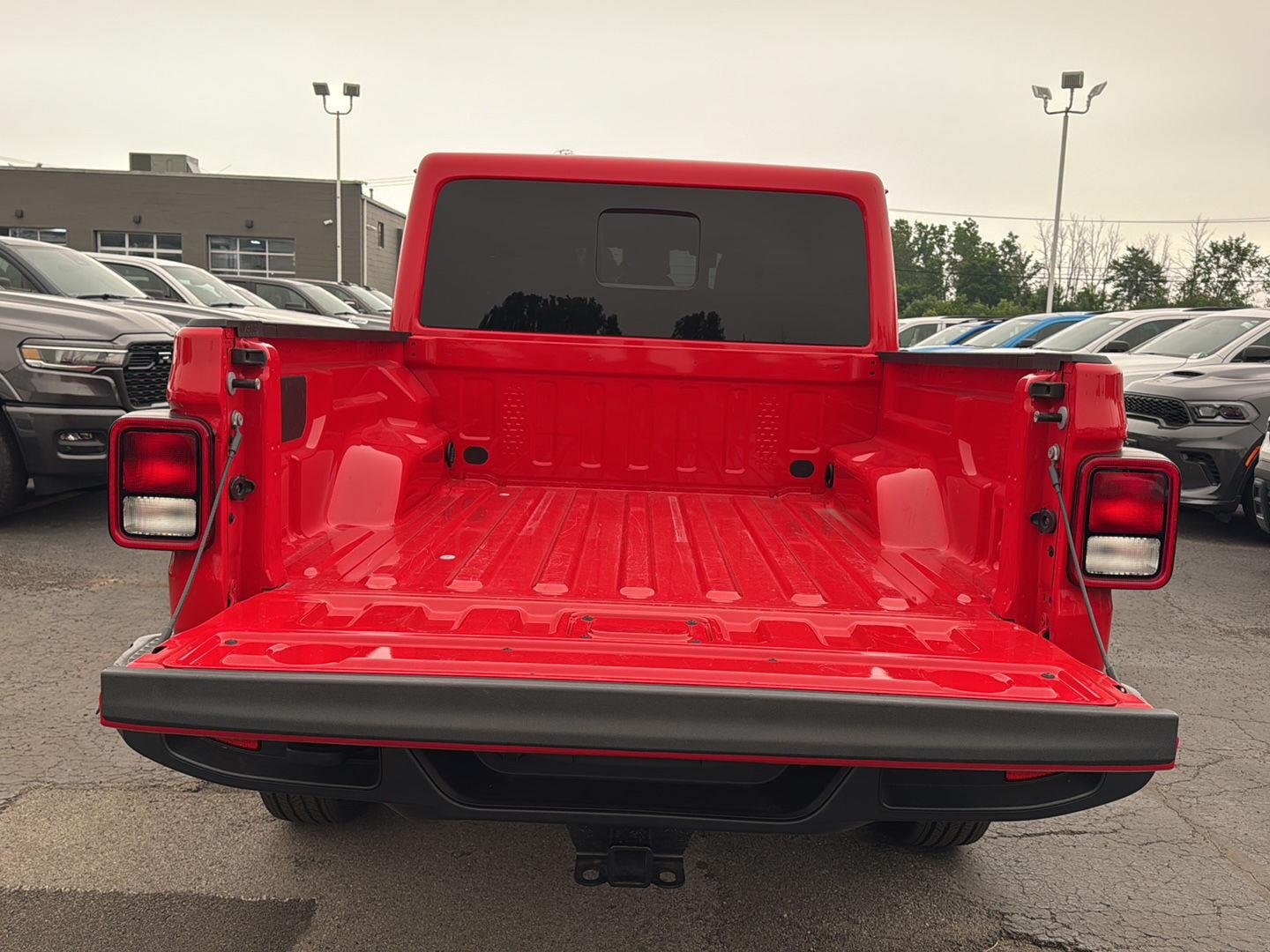 Used 2025 Firecracker Red Clearcoat Jeep Texas Trail image 9