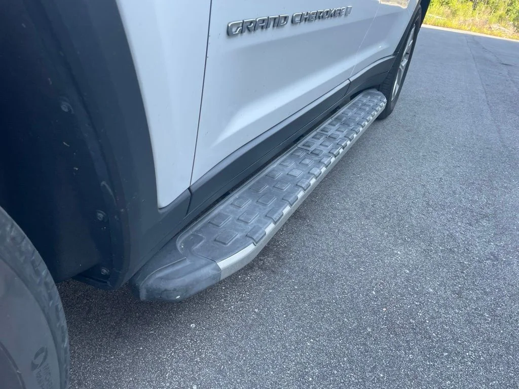 Used 2023 White Jeep Limited image 9