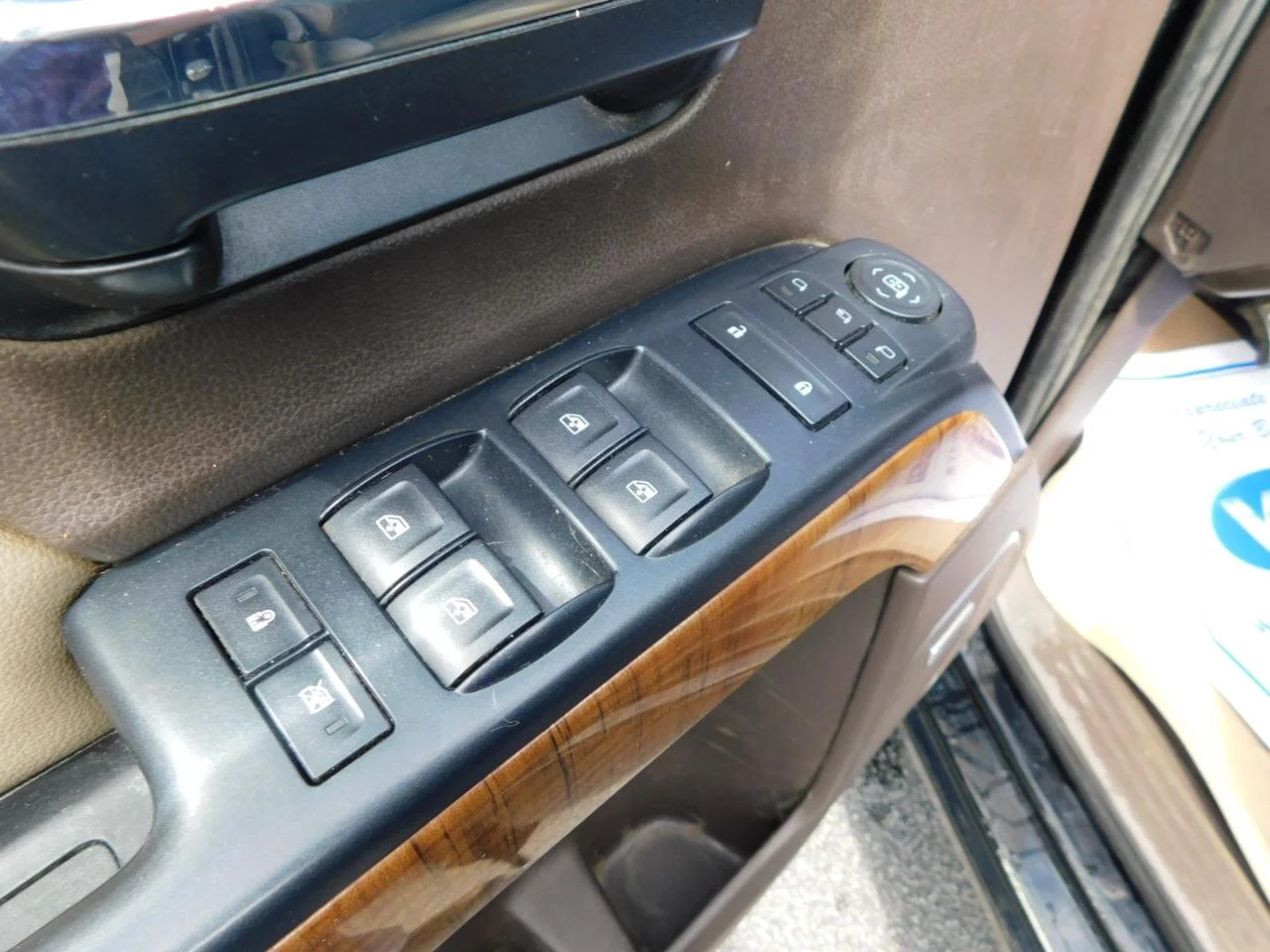Used 2014 Black GMC 4WD Crew Cab 143.5 in SLT image 26