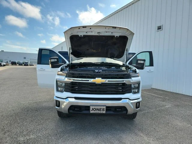 Used 2024 White Chevrolet LT image 13