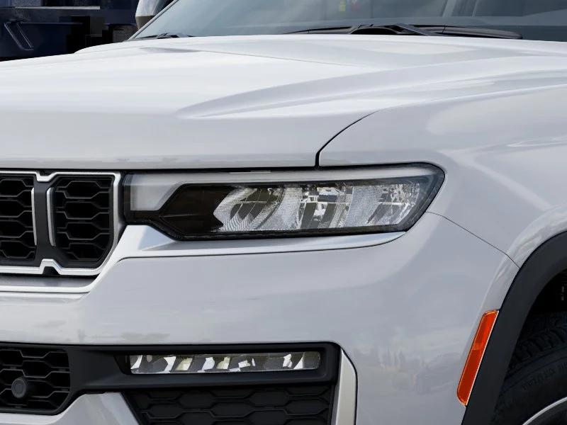 New 2026 Bright White Clear-Coat Exterior Paint Jeep Limited image 6