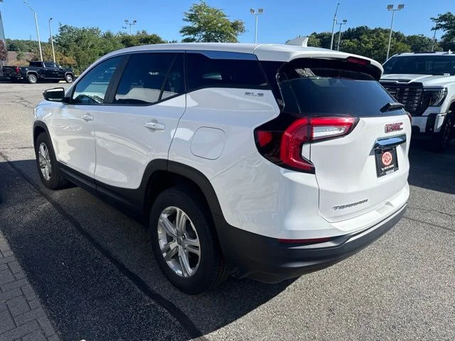 Used 2024 White GMC SLE image 4