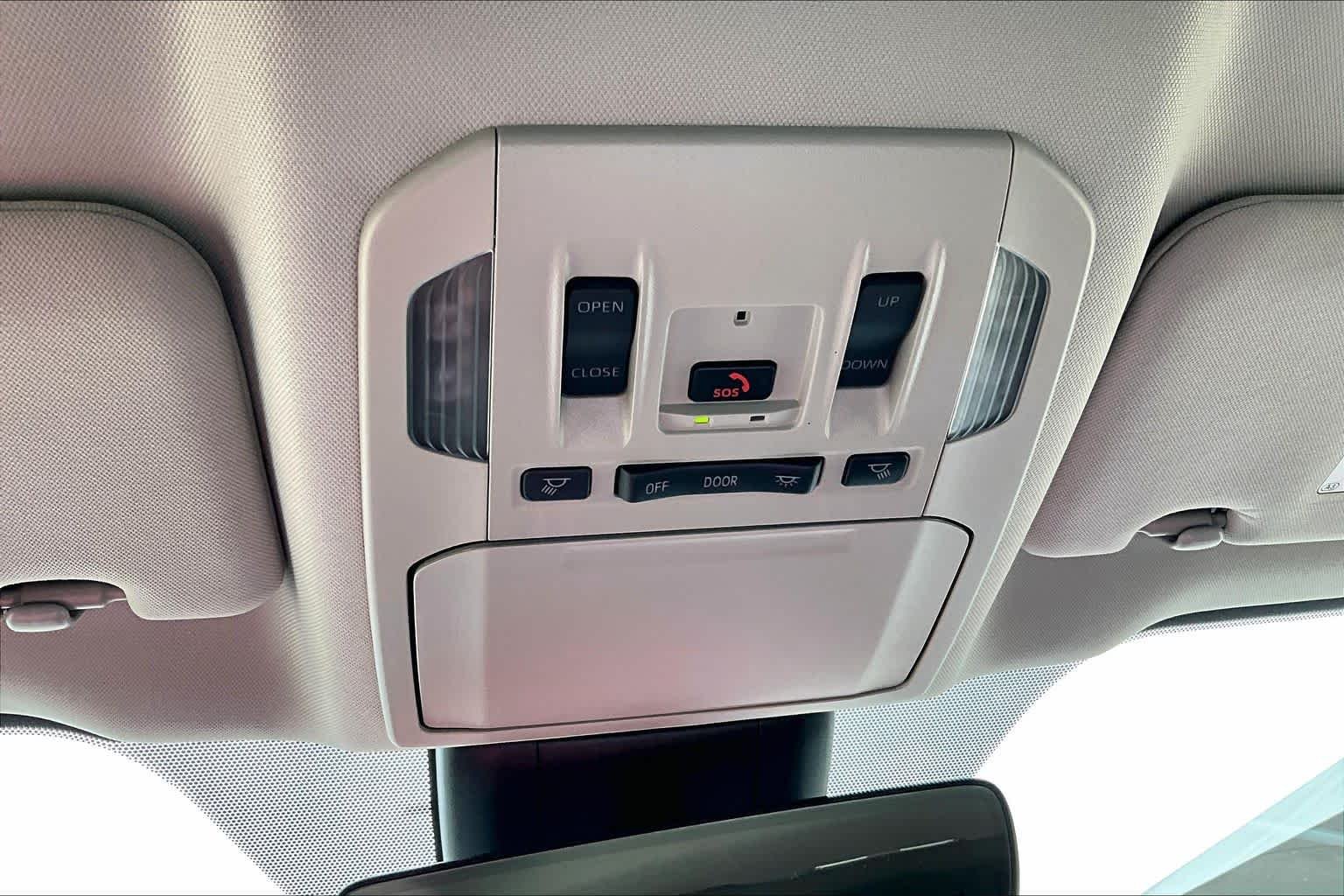 Used 2025 Wind Chill Pearl Toyota Hybrid XLE image 33