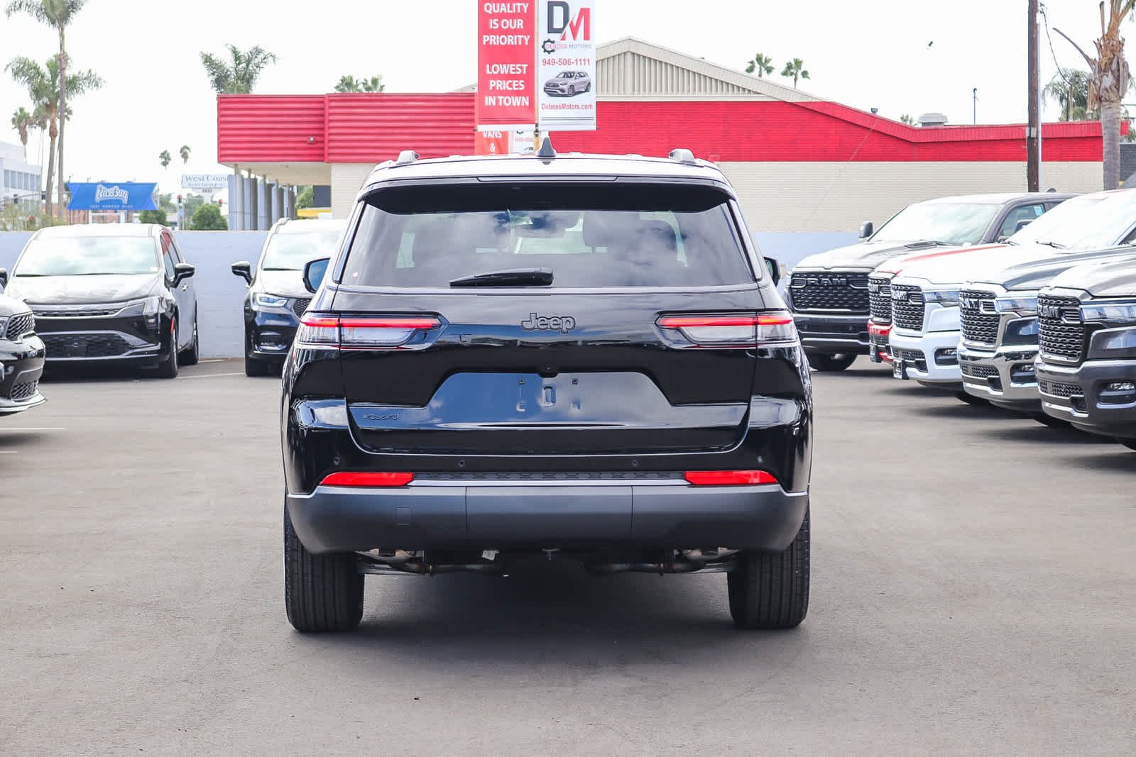 New 2027 High-Gloss Black Paint Jeep Laredo Altitude image 5