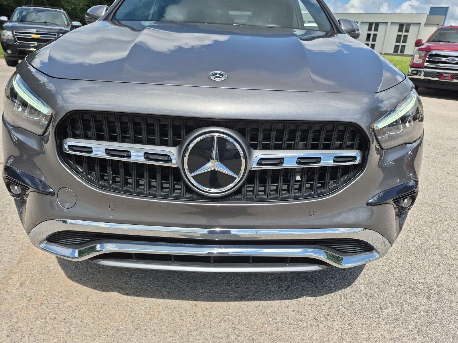 Used 2025 Mountain Grey Metallic Mercedes-Benz GLA 250 image 14