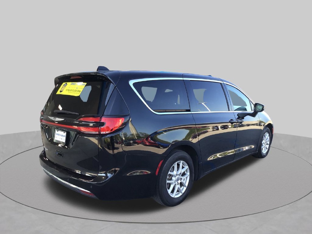 Used 2024 Black Chrysler Touring L image 6