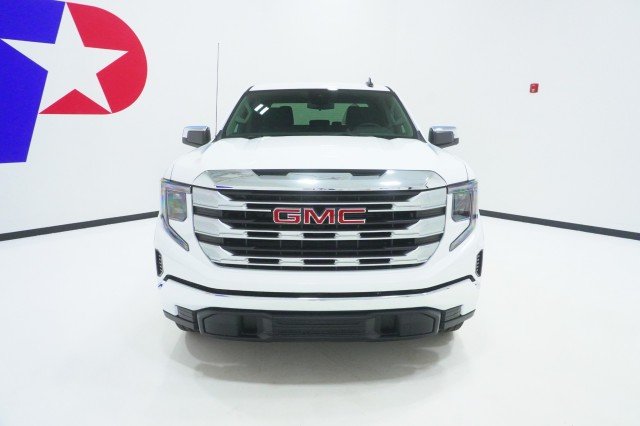 New 2026 Summit White GMC SLE image 2