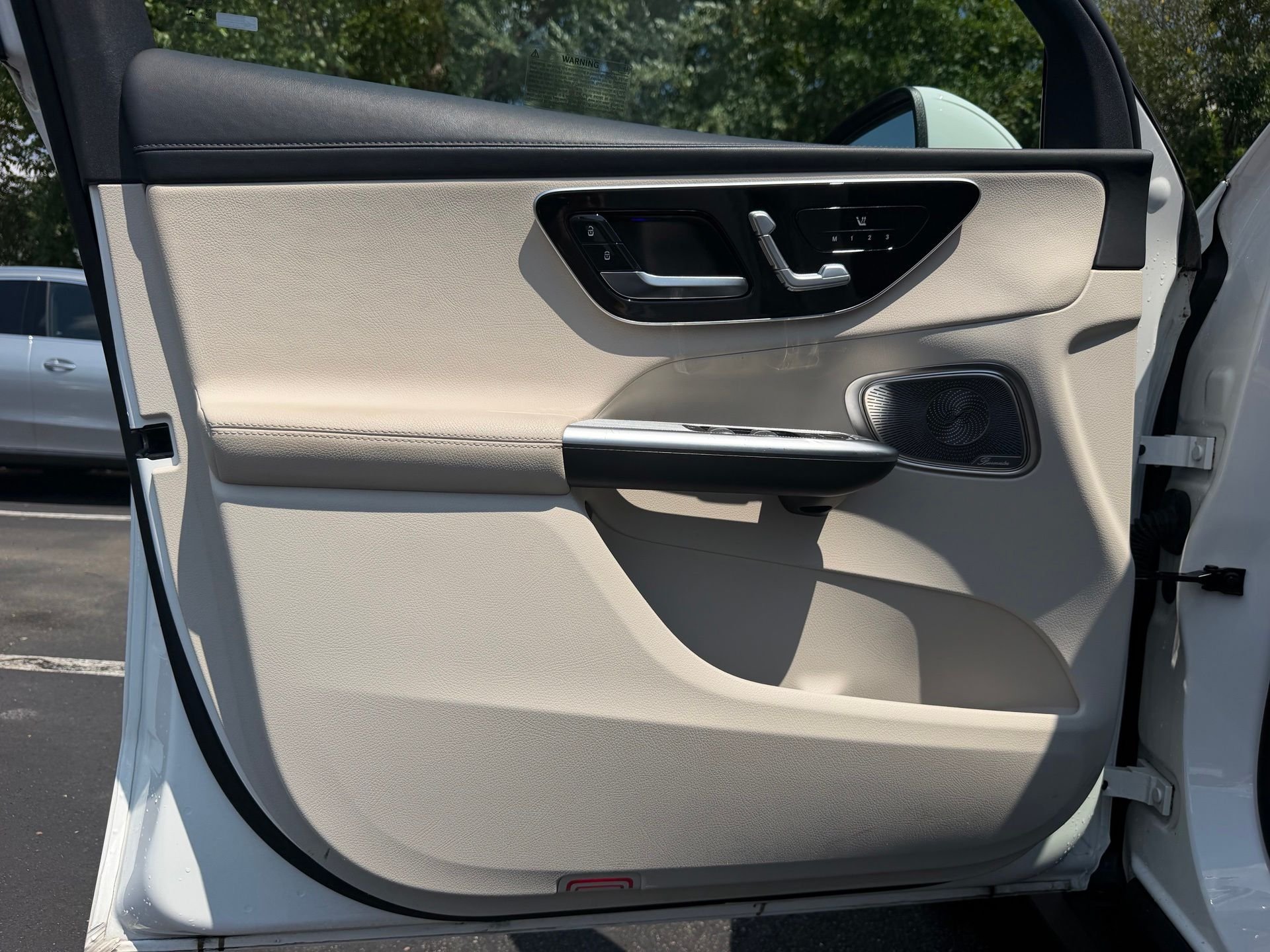 Certified Used 2023 White Mercedes-Benz GLC 300 image 4
