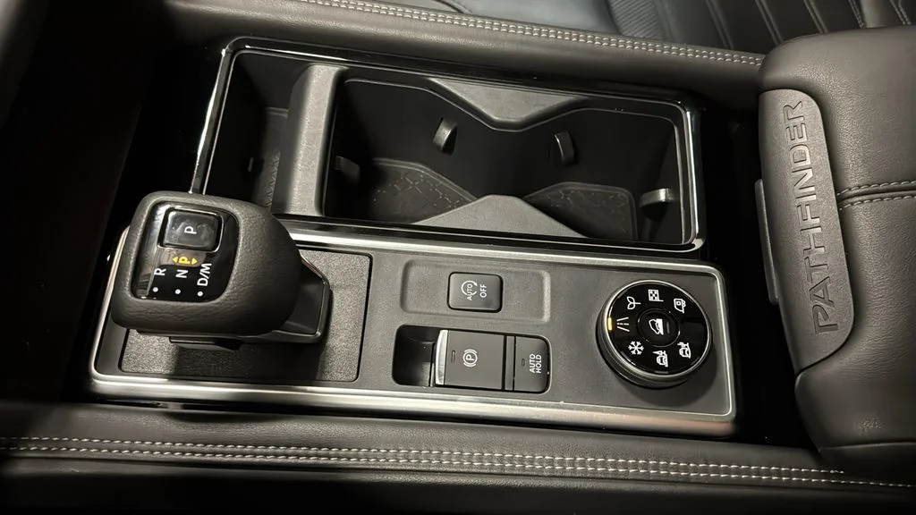 Used 2024 Gray Nissan Platinum image 26