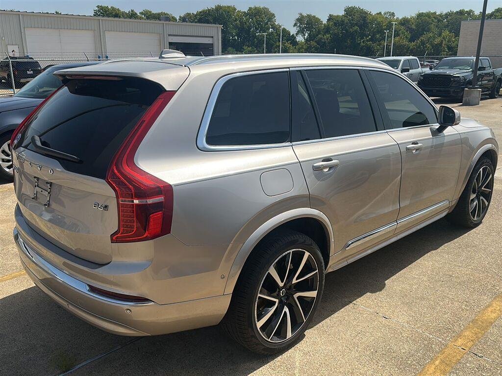 Used 2023 Bright Dusk Metallic Volvo Plus image 3