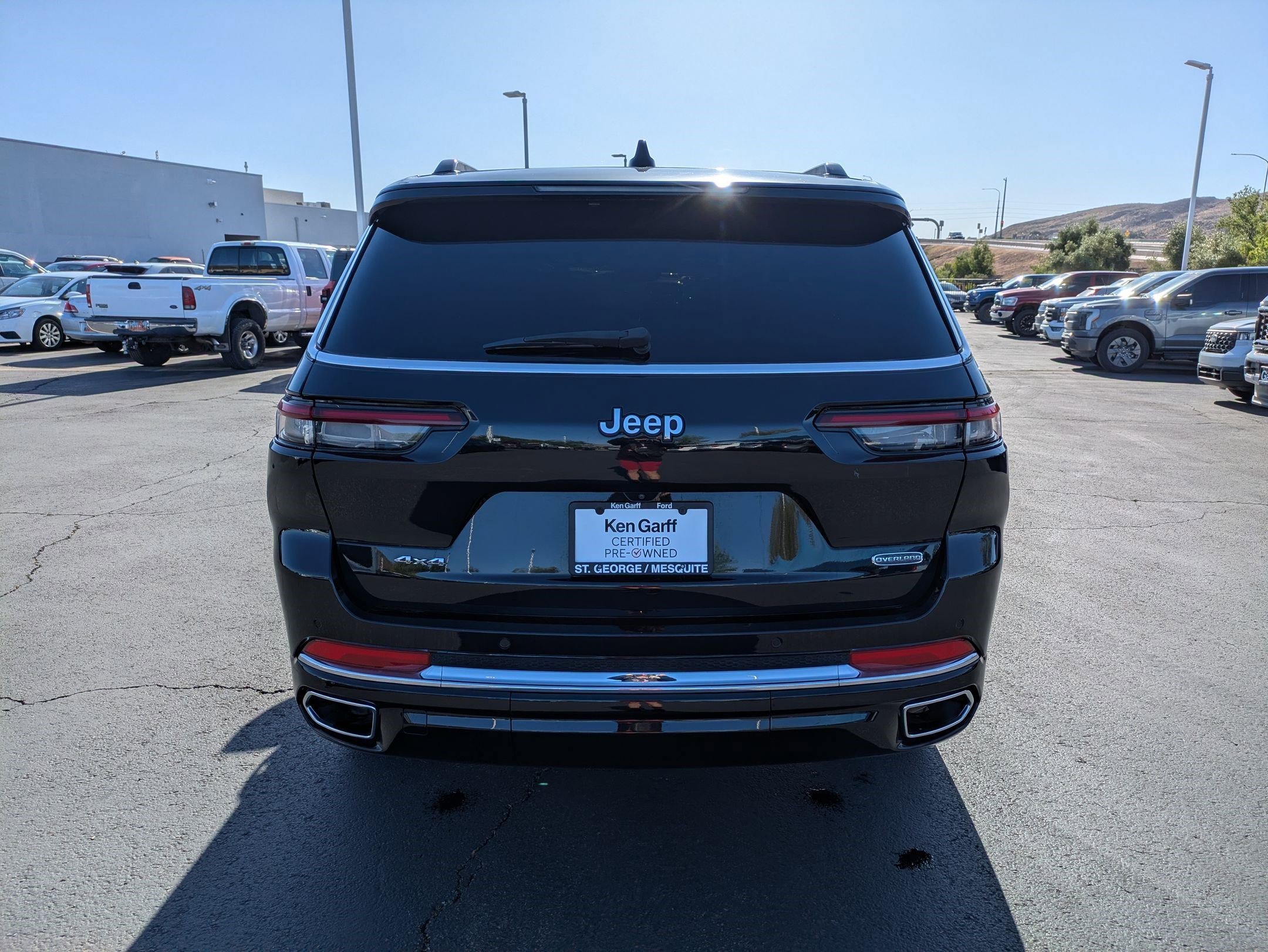 Used 2023 Diamond Black Crystal Pearlcoat Jeep Overland image 4
