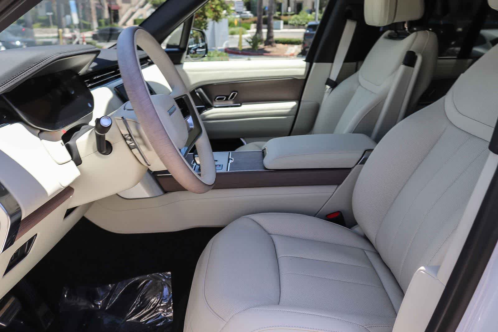 New 2026 Fuji White Land Rover SE image 17