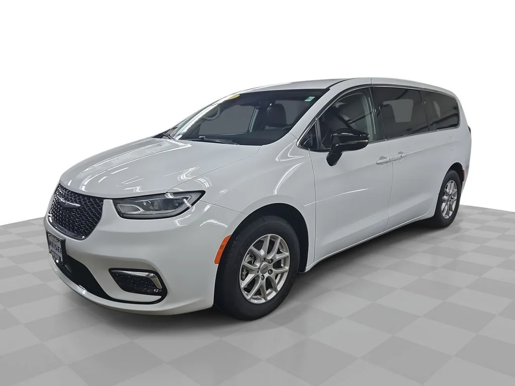 Used 2024 White Chrysler Touring L image 1