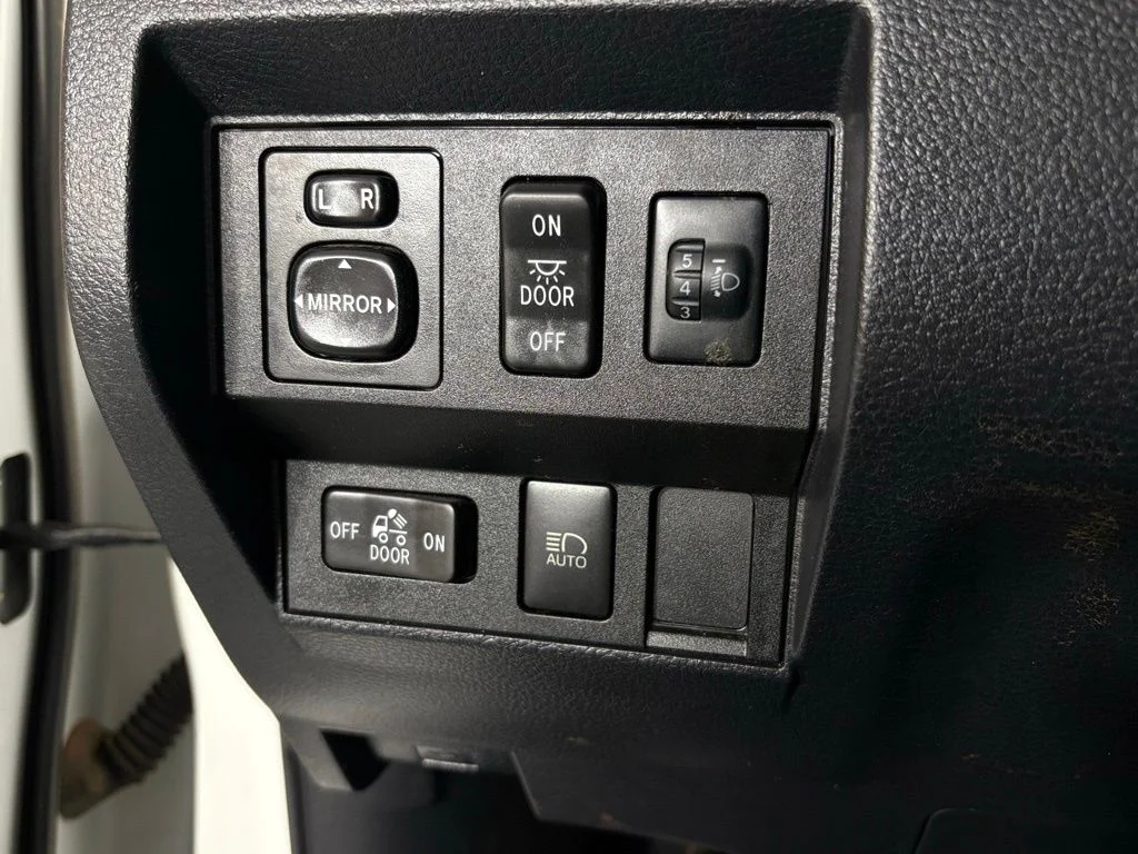 Used 2019 White Toyota SR5 image 22