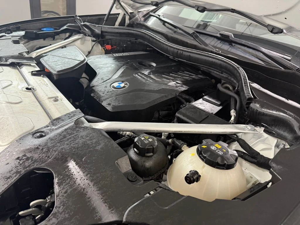 Used 2024 White BMW sDrive30i image 9