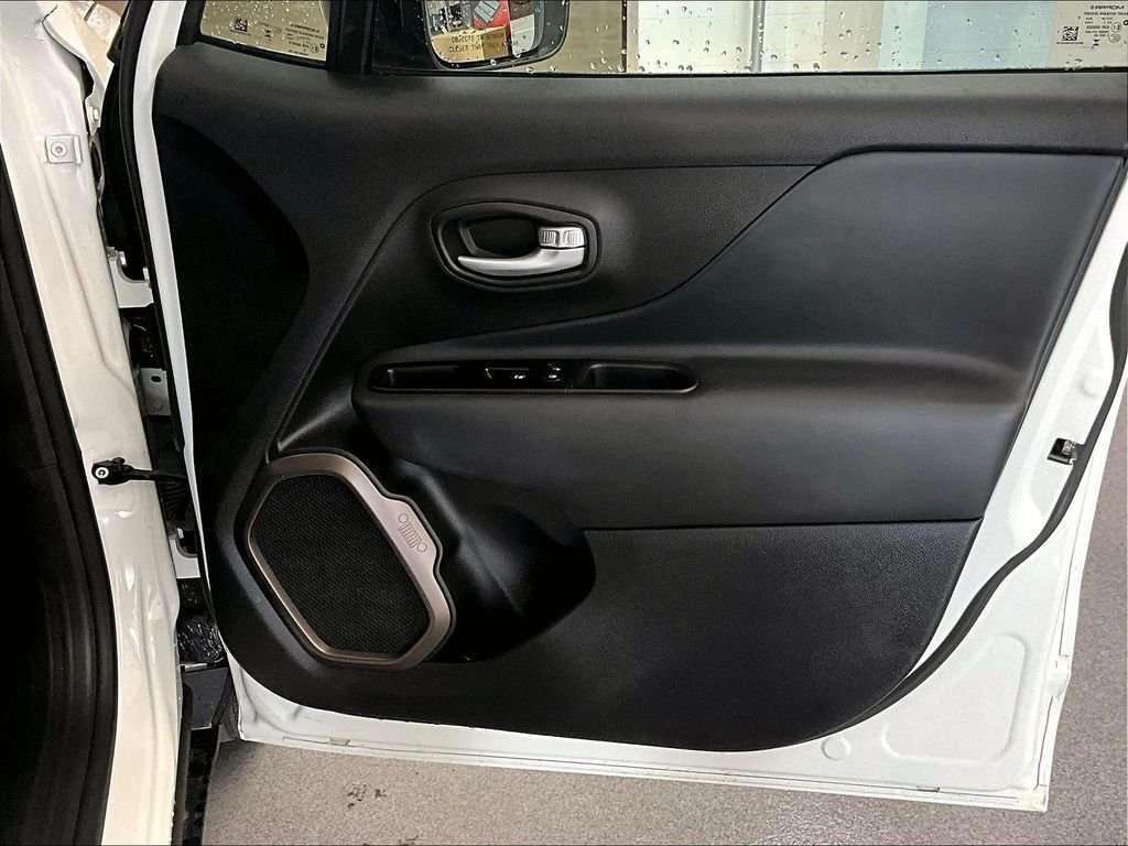 Used 2023 Alpine White Clearcoat Jeep Latitude image 12
