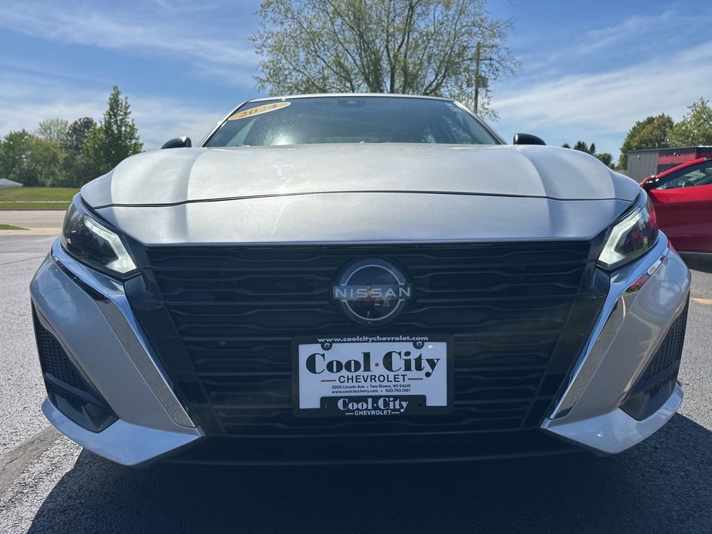 Used 2024 Silver Nissan SV FWD image 6