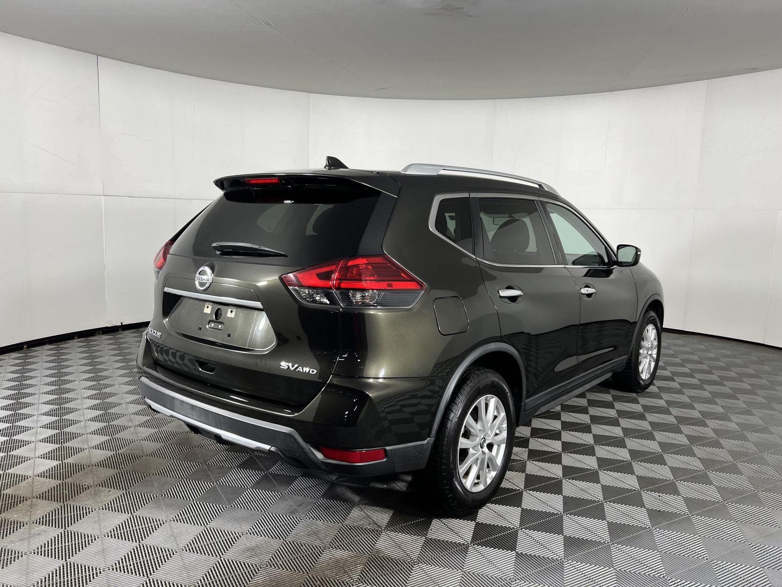 Used 2017 Midnight Jade Nissan SV image 9