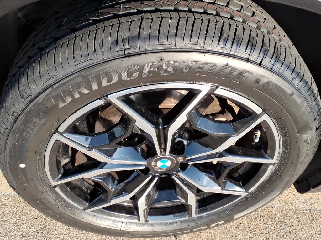 Used 2024 Black Sapphire Metallic BMW xDrive30i image 19