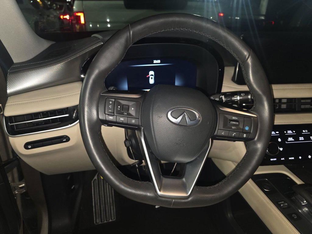 Used 2024 Silver INFINITI LUXE image 10