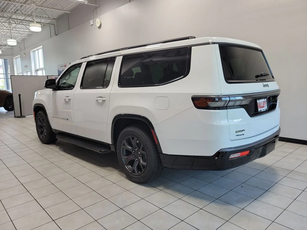 New 2026 Bright White Clear-Coat Exterior Paint Jeep Limited Altitude image 5