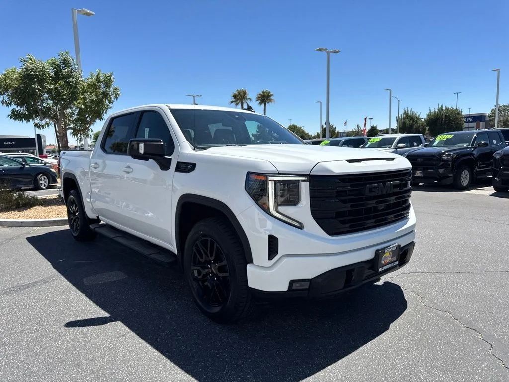 Used 2022 White GMC Elevation image 4
