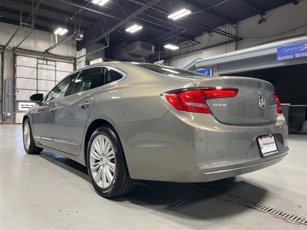 Used 2019 Pepperdust Metallic Buick Essence image 5
