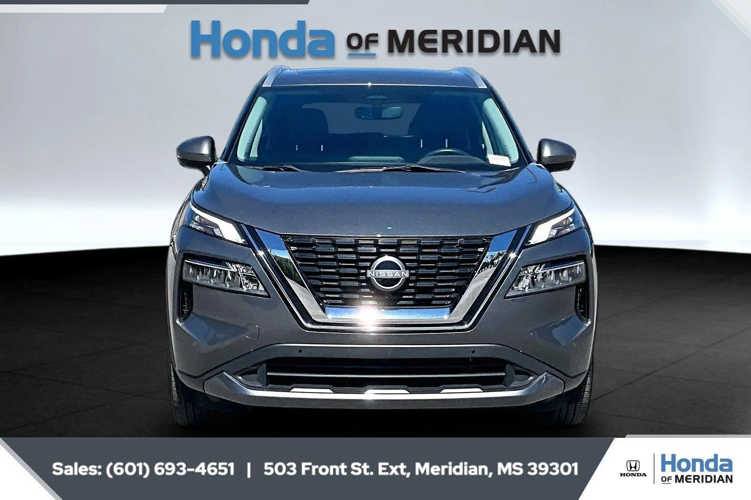 Used 2023 Gun Metallic Nissan SL image 3