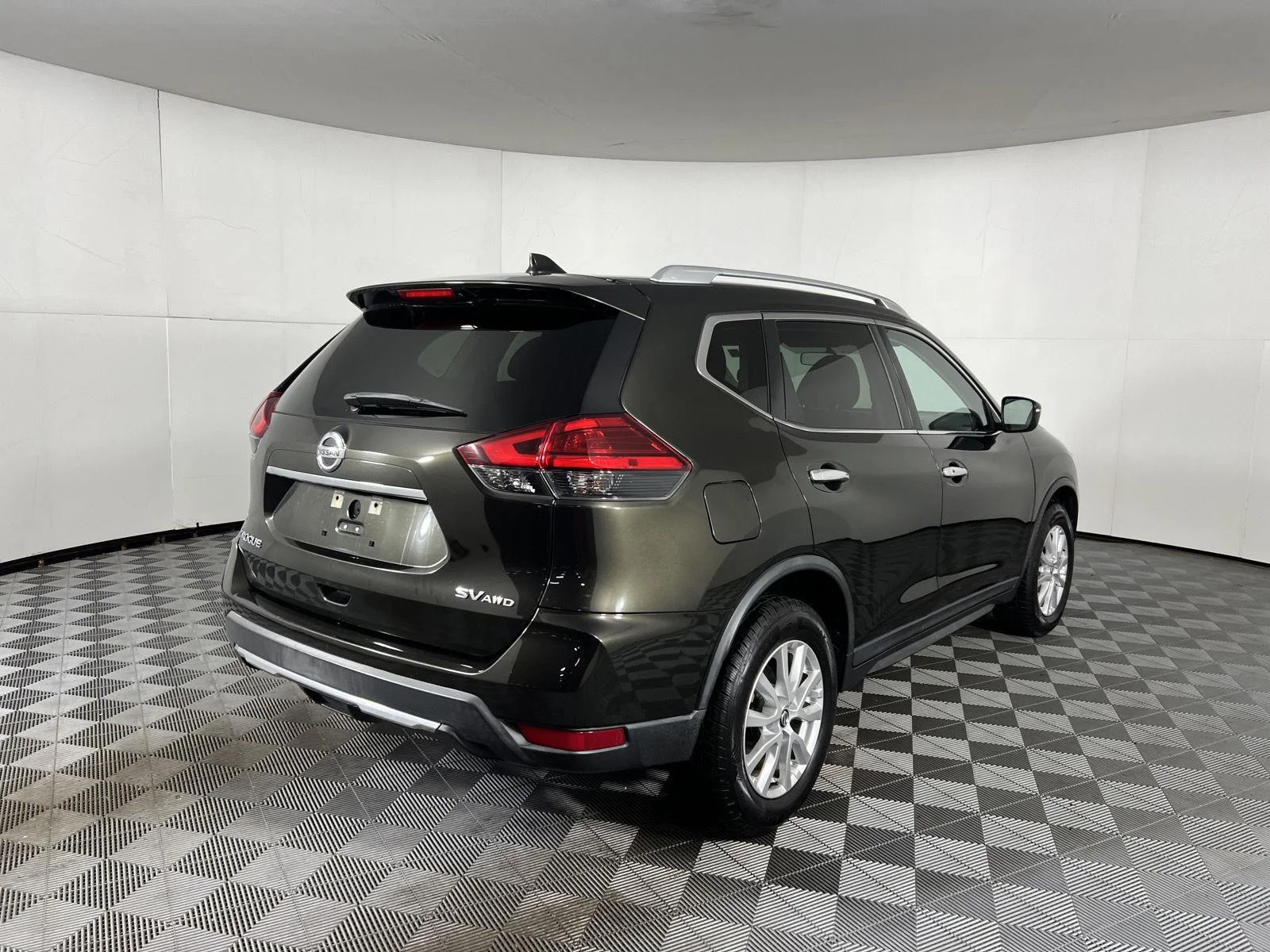Used 2017 Midnight Jade Nissan SV image 9