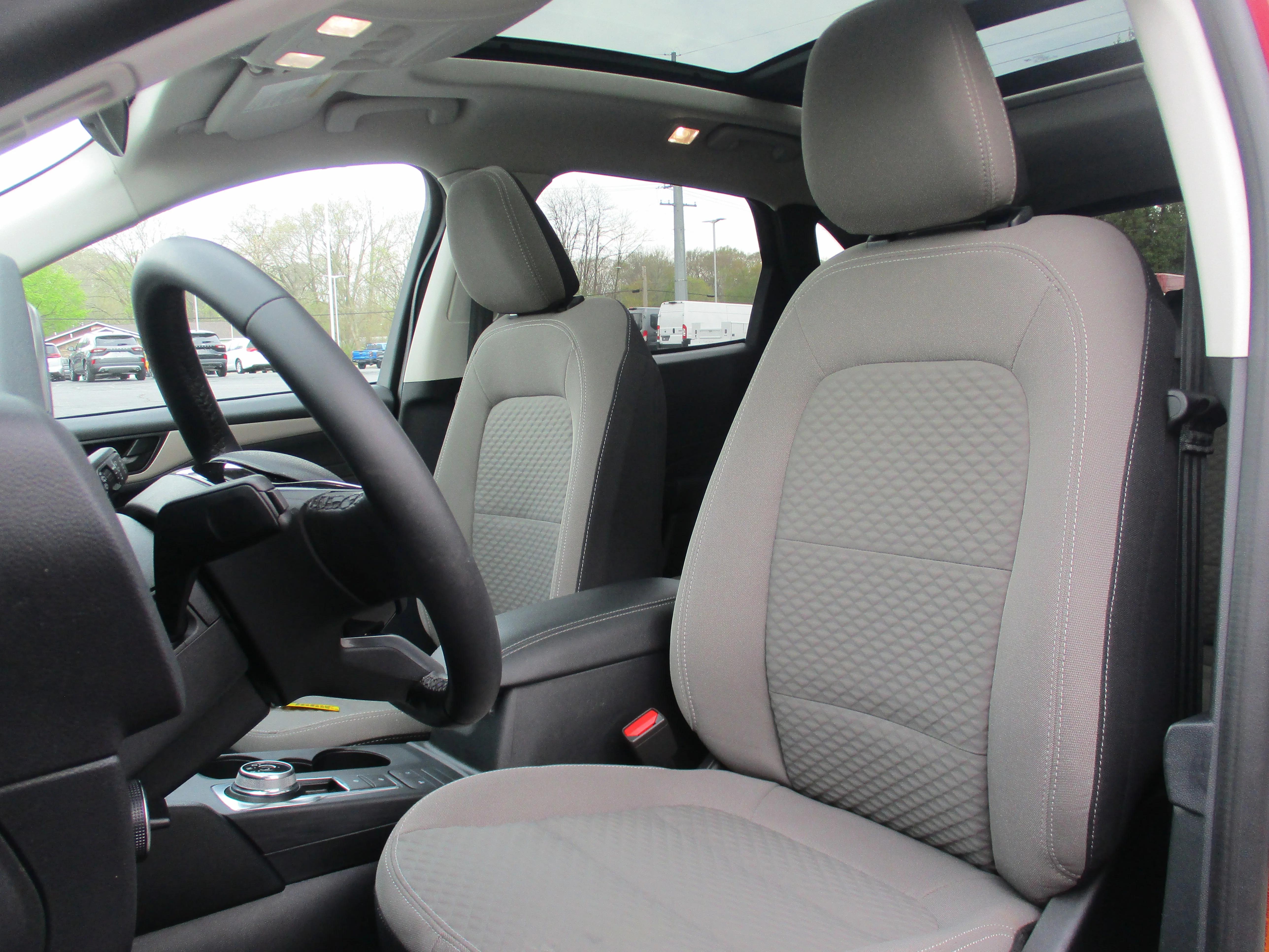 Used 2022 Rapid Red Metallic Tinted Clearcoat Ford SE image 25