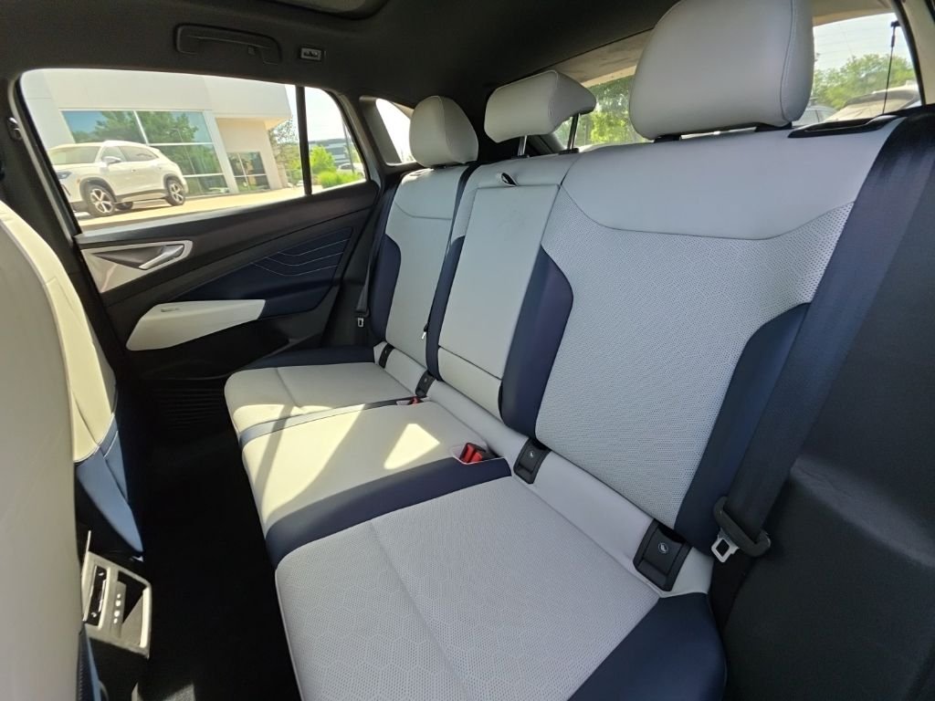 Used 2023 Arctic Blue Metallic Volkswagen Pro S Plus image 24