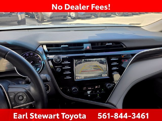 Used 2018 Silver Toyota XLE image 13