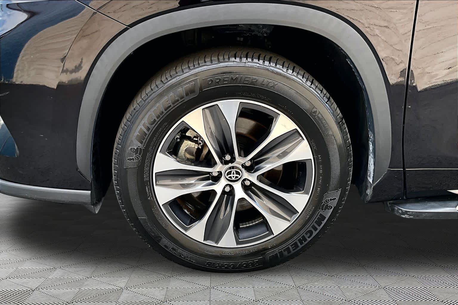 Used 2022 Opulent Amber Toyota XLE image 11