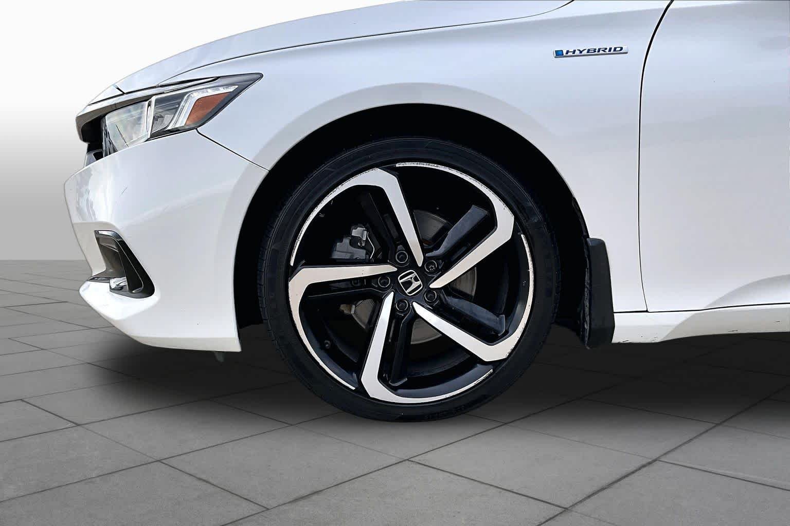 Used 2022 Platinum White Pearl Honda Sport image 9
