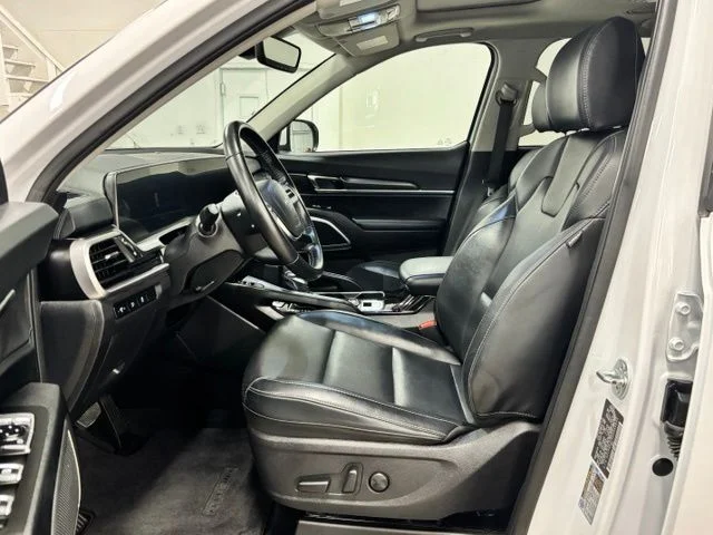 Used 2024 White Kia S image 16