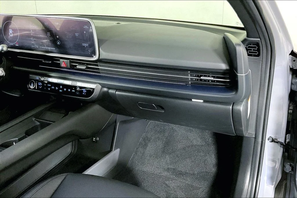 Used 2025 Blue Hyundai SEL image 16