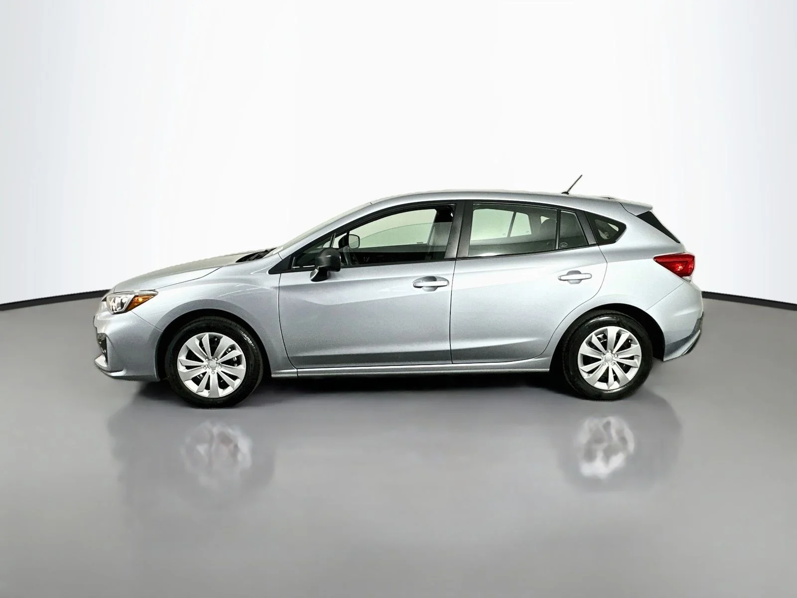Used 2019 Ice Silver Metallic Subaru 2.0i image 4