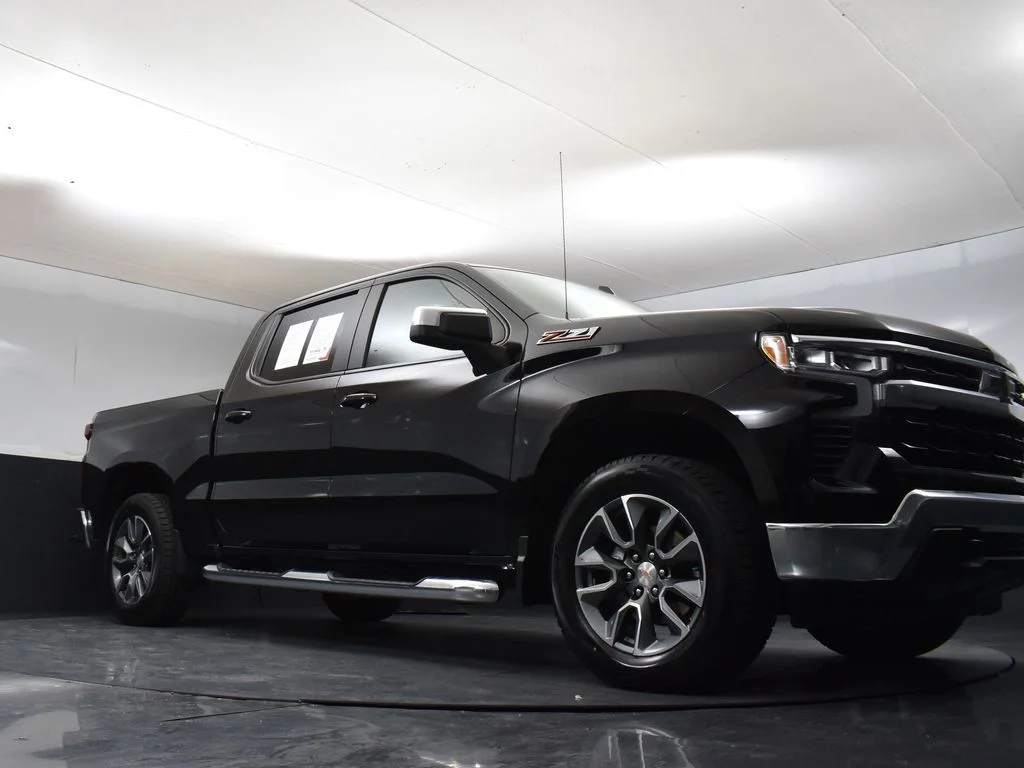 Used 2025 Black Chevrolet LT image 29